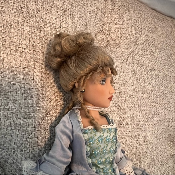 American Girl girls of many lands Cecile of France 9.5 in. - Picture 6 of 10